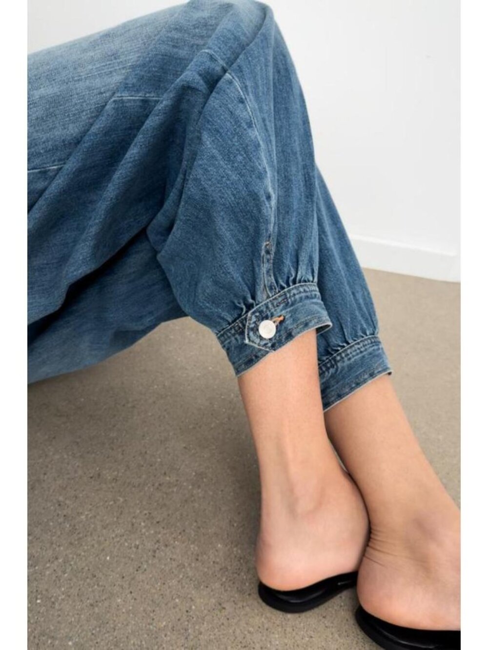 ZARA TRF MID-RISE BALLOON JEANS WITH BUTTON TABS - Picture 7 of 10